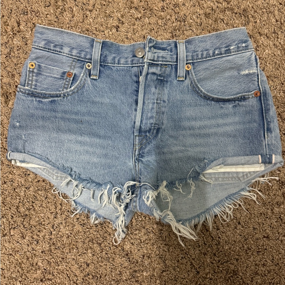 Levi’s womens 501 shorts- Size 26